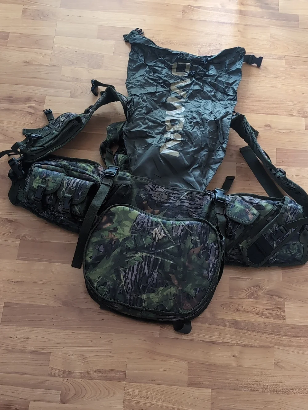 Nomad Pursuit Convertible Turkey Vest Camo Hunting Mossy Oak Padded